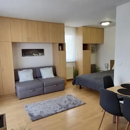 Beszedes-lak, Aranypart Apartment *