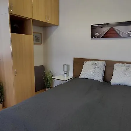 Beszedes-lak, Aranypart Apartment